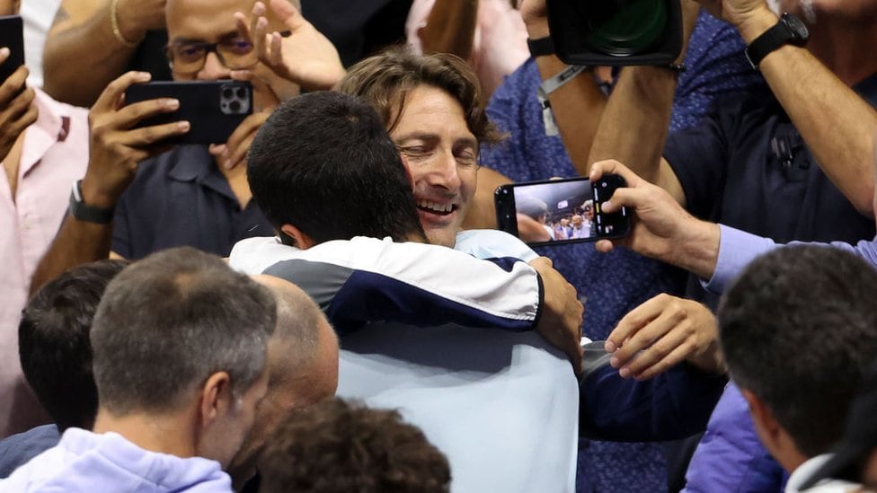 Alcaraz celebra con su técnico Juan Carlos Ferrero.