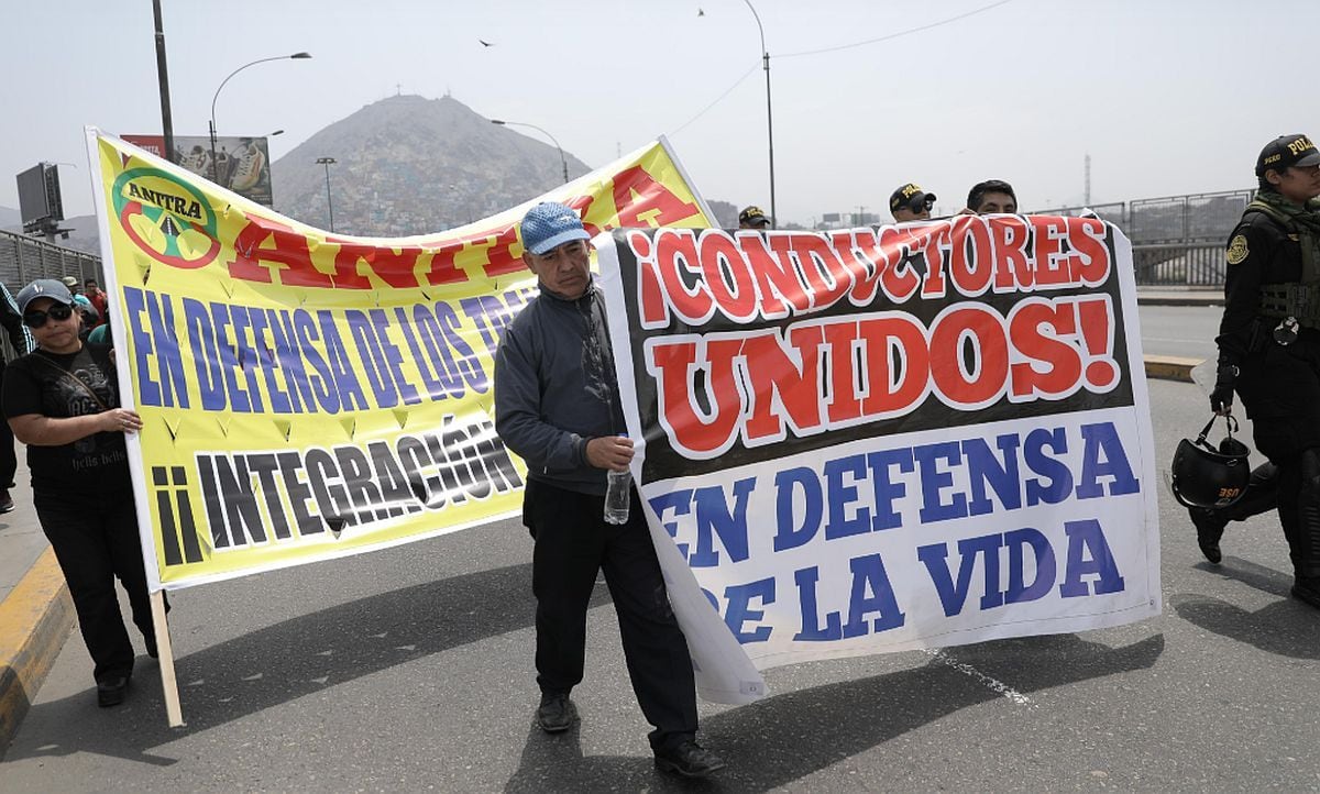 Transportistas se movilizaron hasta la sede del Congreso para protestar | Foto: Joel Alonzo/ @photo.gec