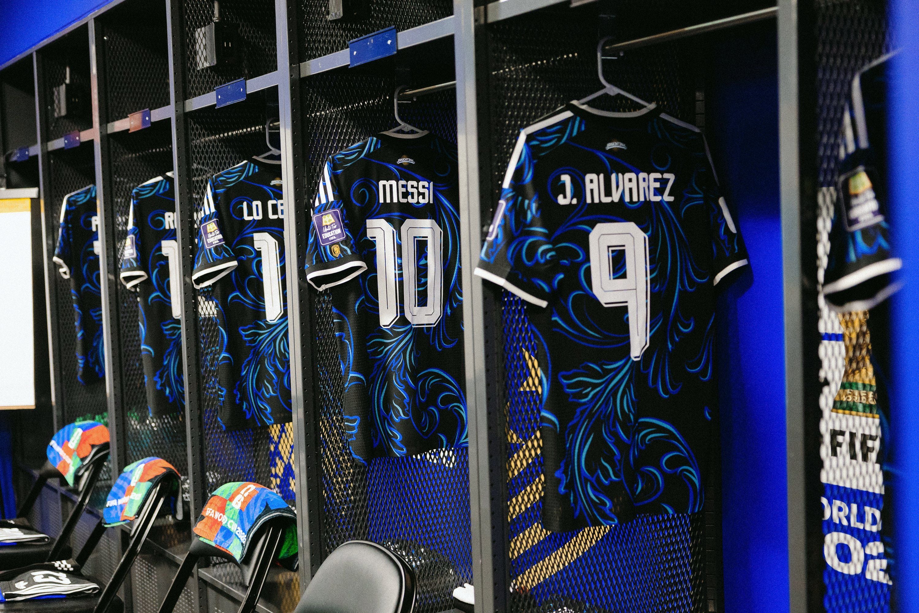 Así luce el vestuario de Argentina a poco del inicio del partido.
