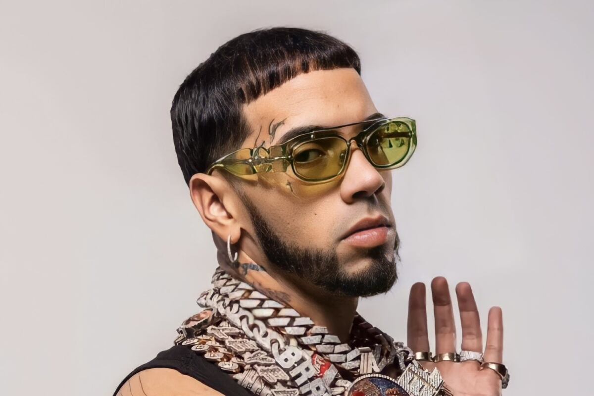 Anuel AA sufre resbalón en pleno show. (Foto: @anuel)
