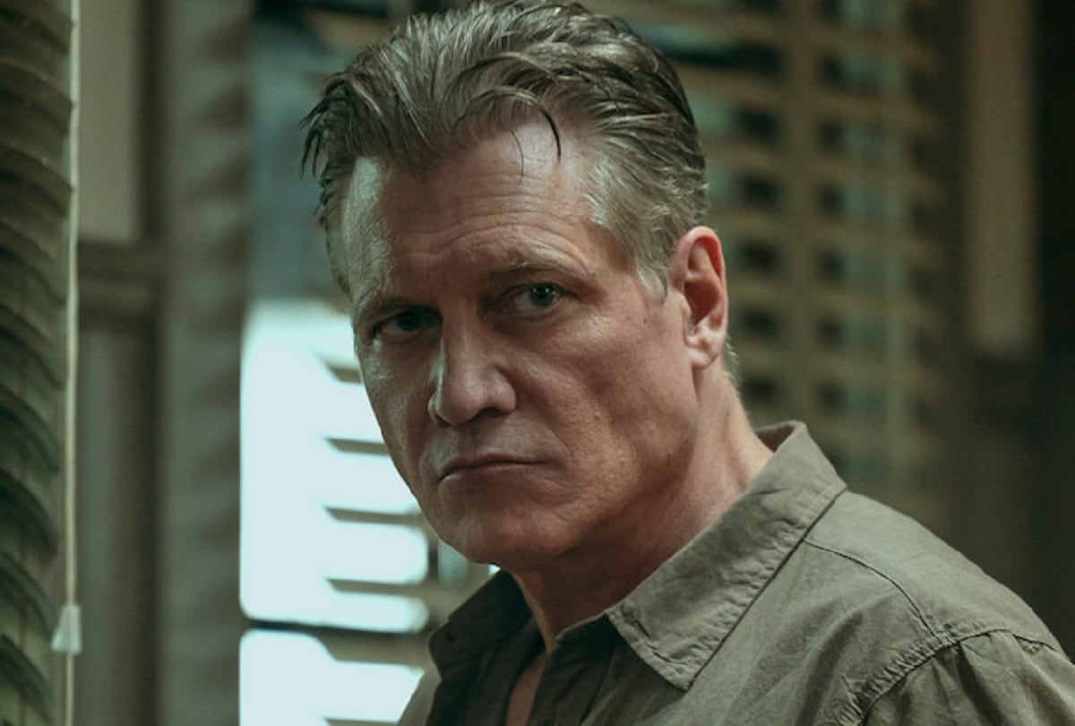 Holt McCallany es el protagonista del drama "El frente costero", donde interpreta a Harlan Buckley (Foto: Netflix)