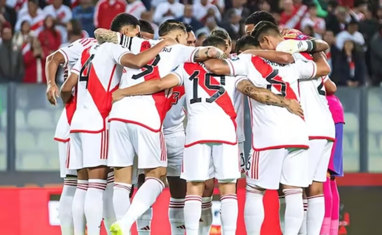 Diego Rebagliati ha señalado que Carlos Zambrano, jugador clave en el plantel de Jorge Fossati, no debe disputar el partido contra Argentina, pensando en los partidos de marzo contra Bolivia y Venezuela.