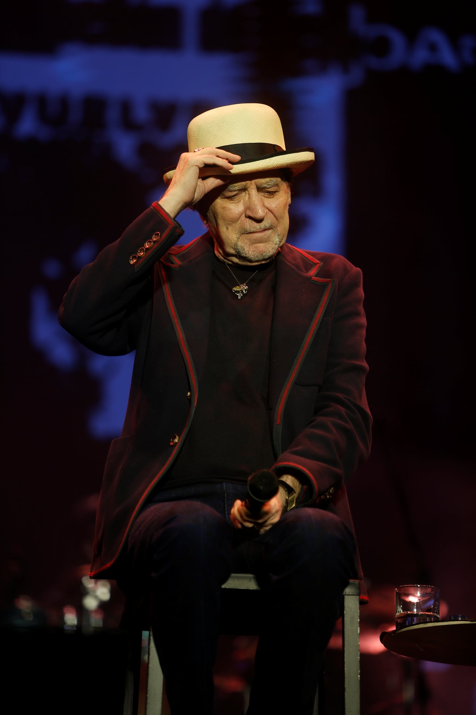 Joaquín Sabina se presentó en Lima como parte de su gira de despedida. Este tour mundial marca su despedida de los escenarios y un homenaje a su público por años de apoyo.