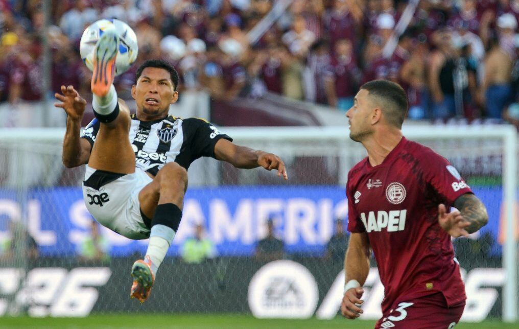 Atlético Mineiro y Lanús protagonizan una intensa final de la Copa Sudamericana | Foto: Daniel Duarte / AFP
