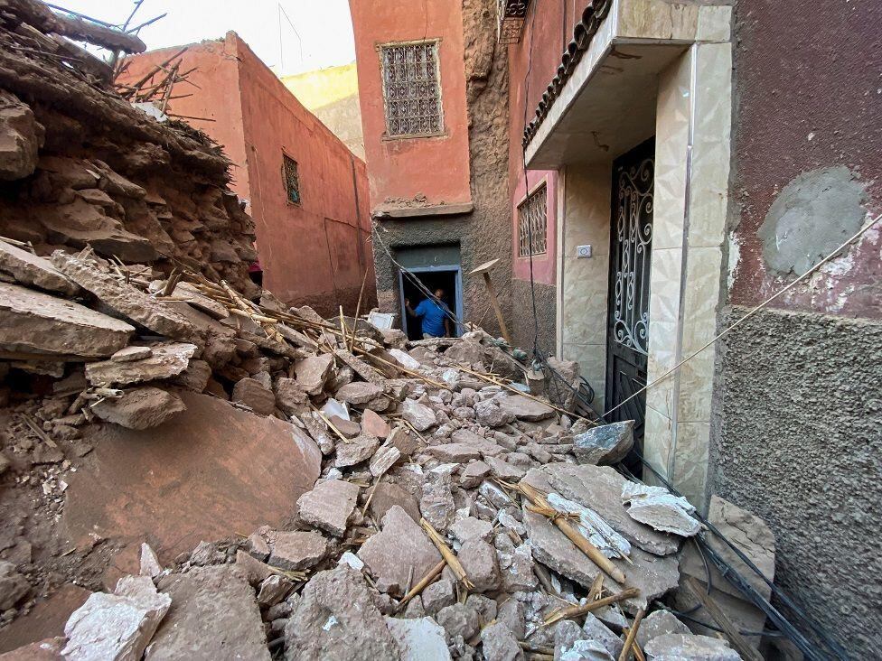 Las autoridades temen que muchas de las víctimas se encuentran en zonas remotas. Esta foto de la ciudad antigua de Marrakech. (REUTERS/ABDELHAK BALHAKI).