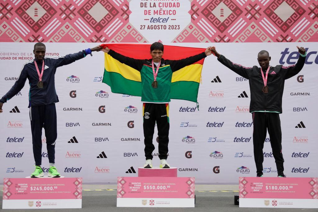 La maratón de México ha estado casi totalmente dominada por atletas africanos desde 2017: solo dos excepciones, el mexicano Darío Castro y el boliviano, Héctor Garibay. (GETTY IMAGES).