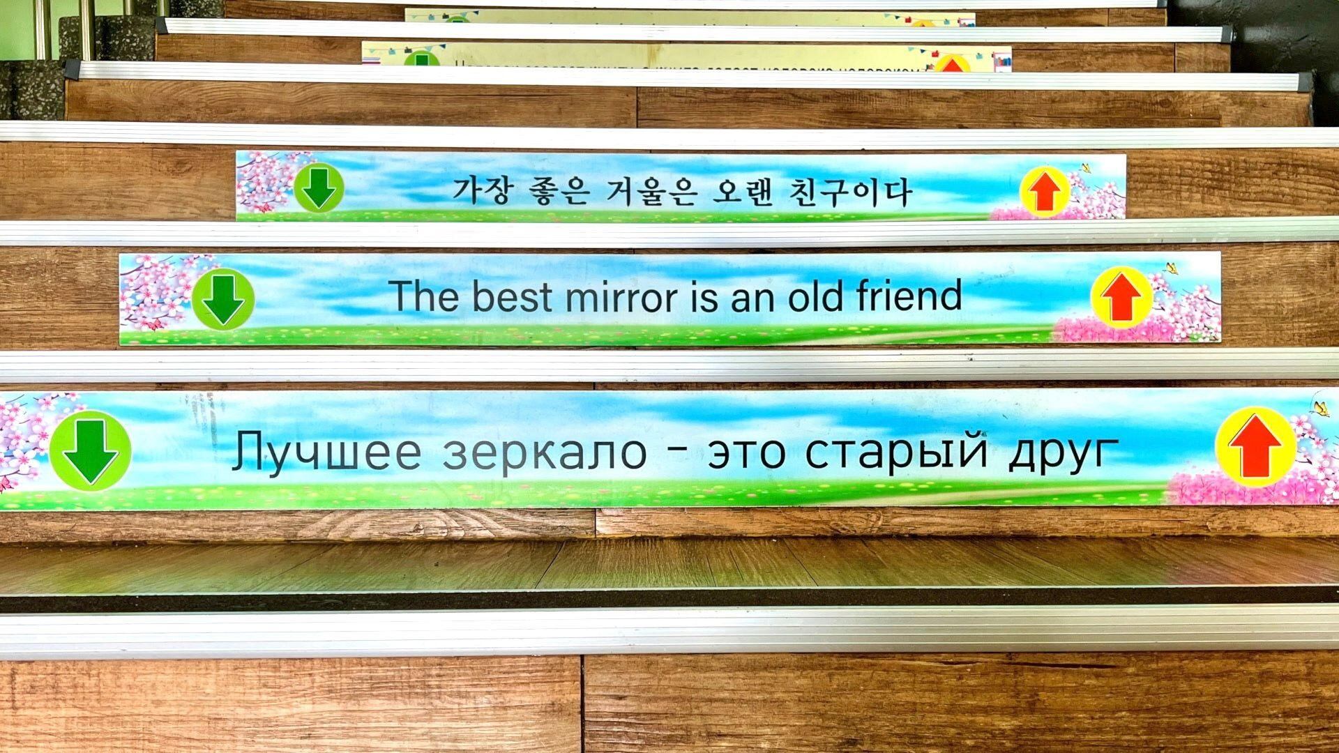 Casi el 80% de los estudiantes son "multiculturales" en la escuela primaria Dunpo. (SUHNWOOK LEE / BBC KOREAN).