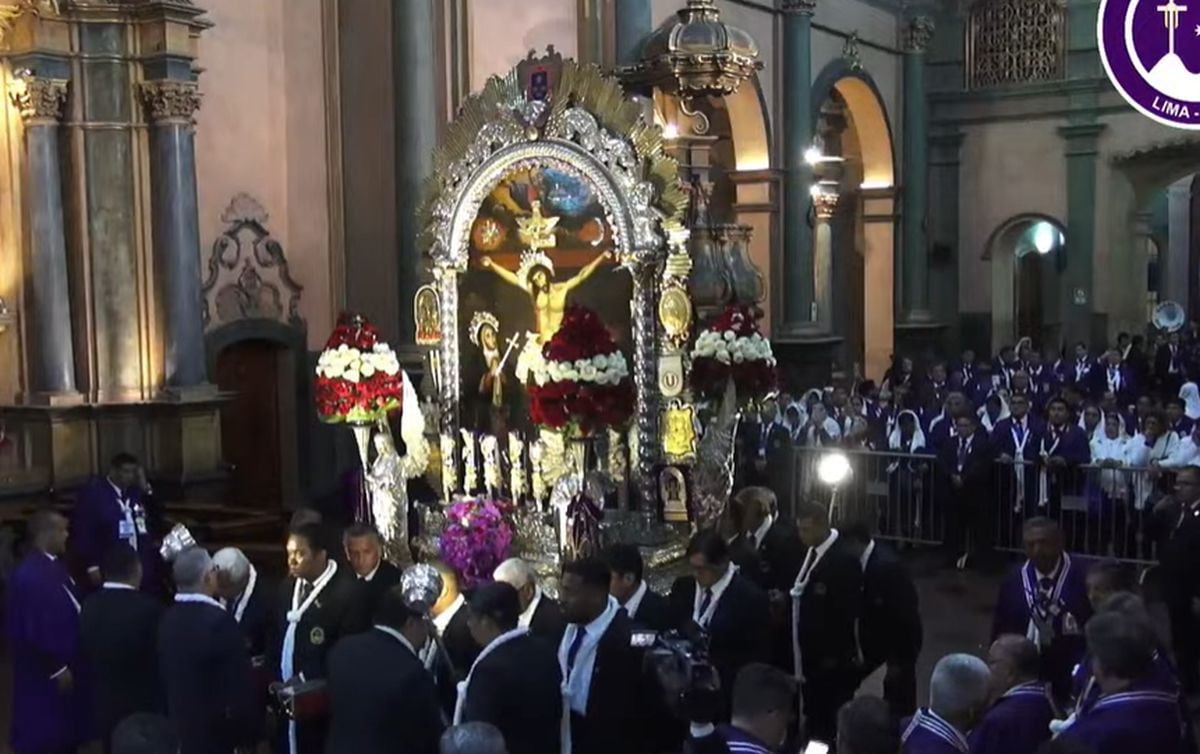 Las sagradas andas del Cristo Moreno ya se encuentran al interior de la iglesia de las Nazarenas. Su próxima salida en procesión será el martes 28 de octubre, a las 6 a.m. | Foto: Captura de video / Canal HN