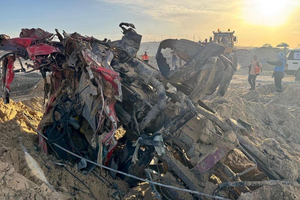 Así quedó uno de los vehículos tras el ataque. (Jonathan Whittall/OCHA).