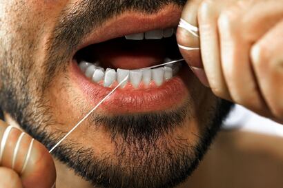 Cepíllate antes (y no después) de desayunar y otros 3 consejos para lavarte bien los dientes