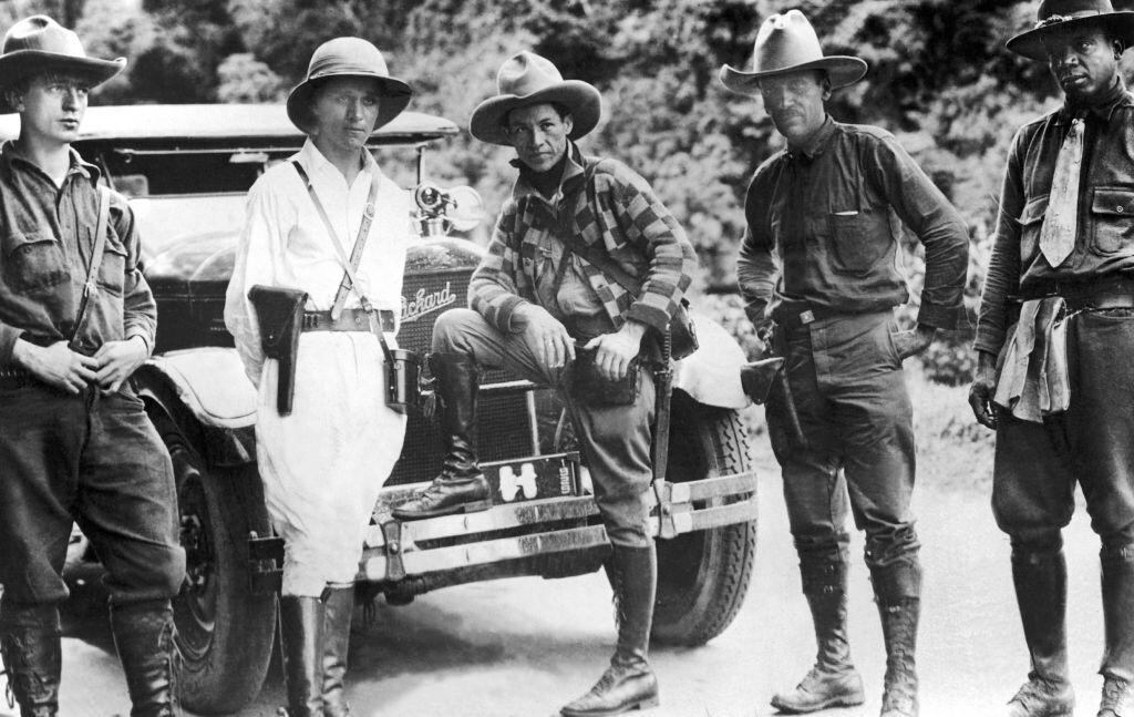 Sandino (centro) en la década de 1920 en México, donde encontró la inspiración para su posterior lucha guerrillera en Nicaragua. (GETTY IMAGES).