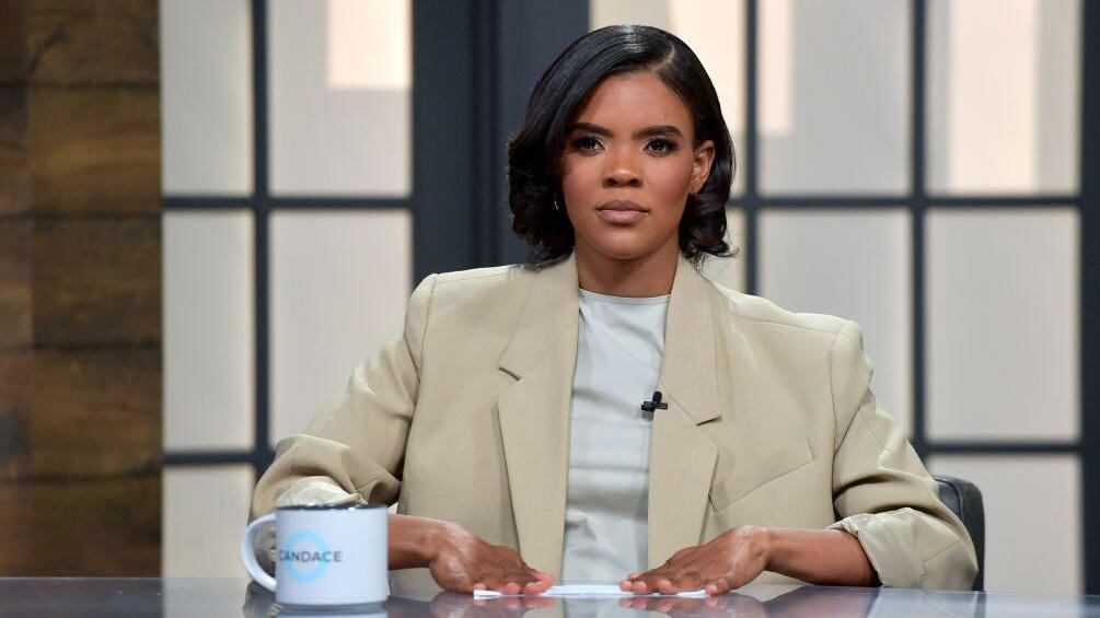 Candace Owens es una figura influyente de la derecha estadounidense, conocida por su activismo político, sus posturas provocadoras y su oposición a movimientos progresistas.