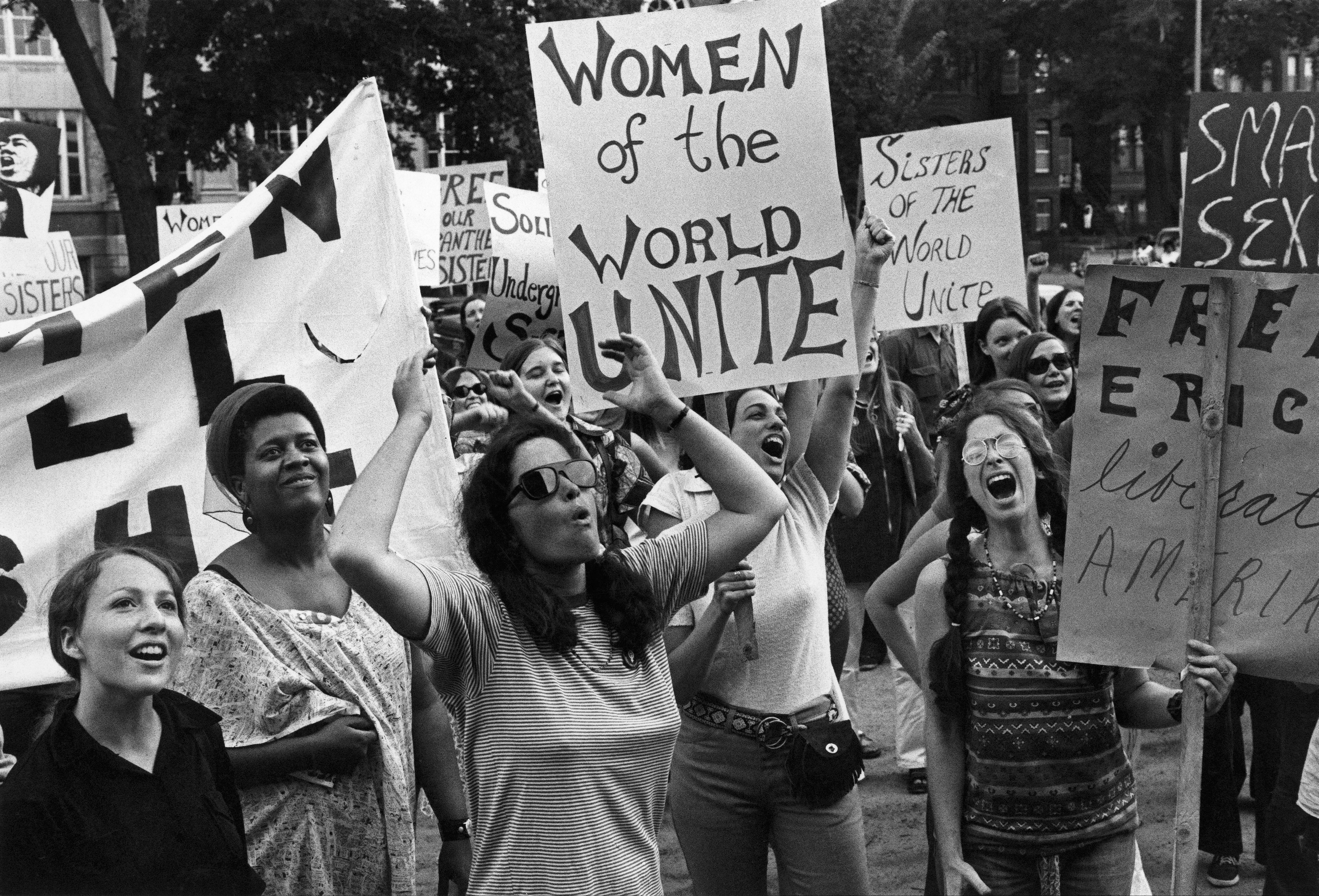 El movimiento de liberación de las mujeres en la década de 1970 se enfrentó a una reacción violenta por parte de los hombres.