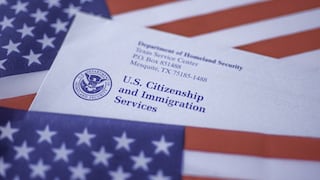 USCIS hace más difícil el proceso para aplicar a la ciudadanía: la nueva política que amplía la evaluación de “buen carácter moral”