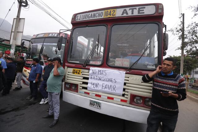 El paso de caravana en dirección a Acho, transportistas toman el paso del Mercado Mariano Melgar en el distrito de San Juan de Lurigancho. Foto: GEC