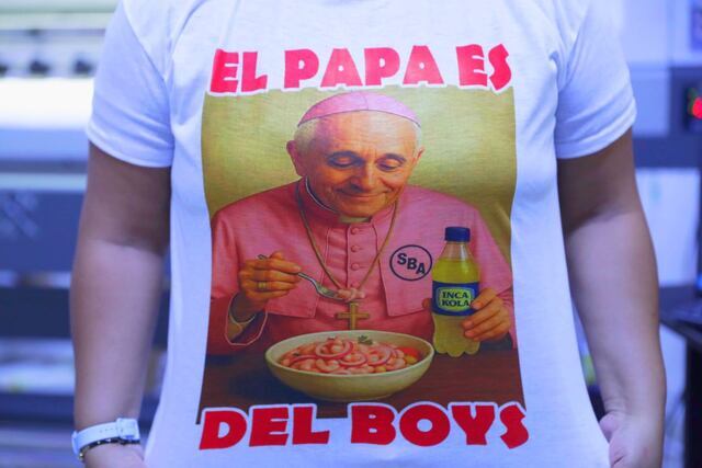 El papa León XIV ya está en Gamarra: comerciantes inician venta de polos con imagen del pontífice | FOTOS