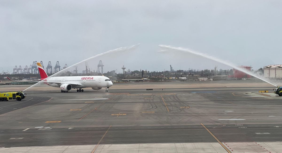¡Llegó el primer vuelo al nuevo aeropuerto Jorge Chávez! Se trata de un vuelo de la aerolínea Iberia, que aterrizó en el complejo aéreo peruano a la 1:05 p.m. | Foto LAP