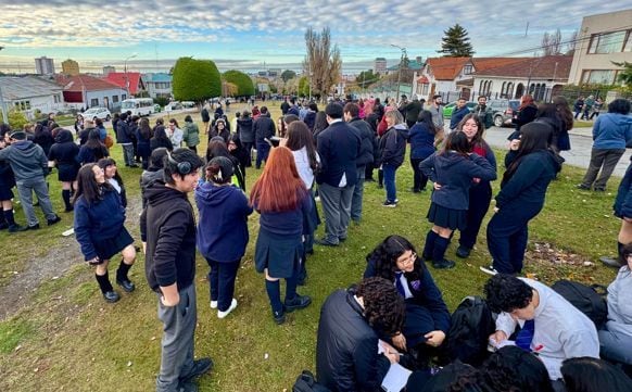 Las autoridades chilenas cancelaron la alerta de tsunami para la región antártica que lanzaron este mañana tras el terremoto de 7,5 en la escala de Ritcher registrado en la ciudad chilena de Puerto Williams, la más meridional de mundo, vecina a la Antártida | Foto: EFE/ Ignacio Cárdenas