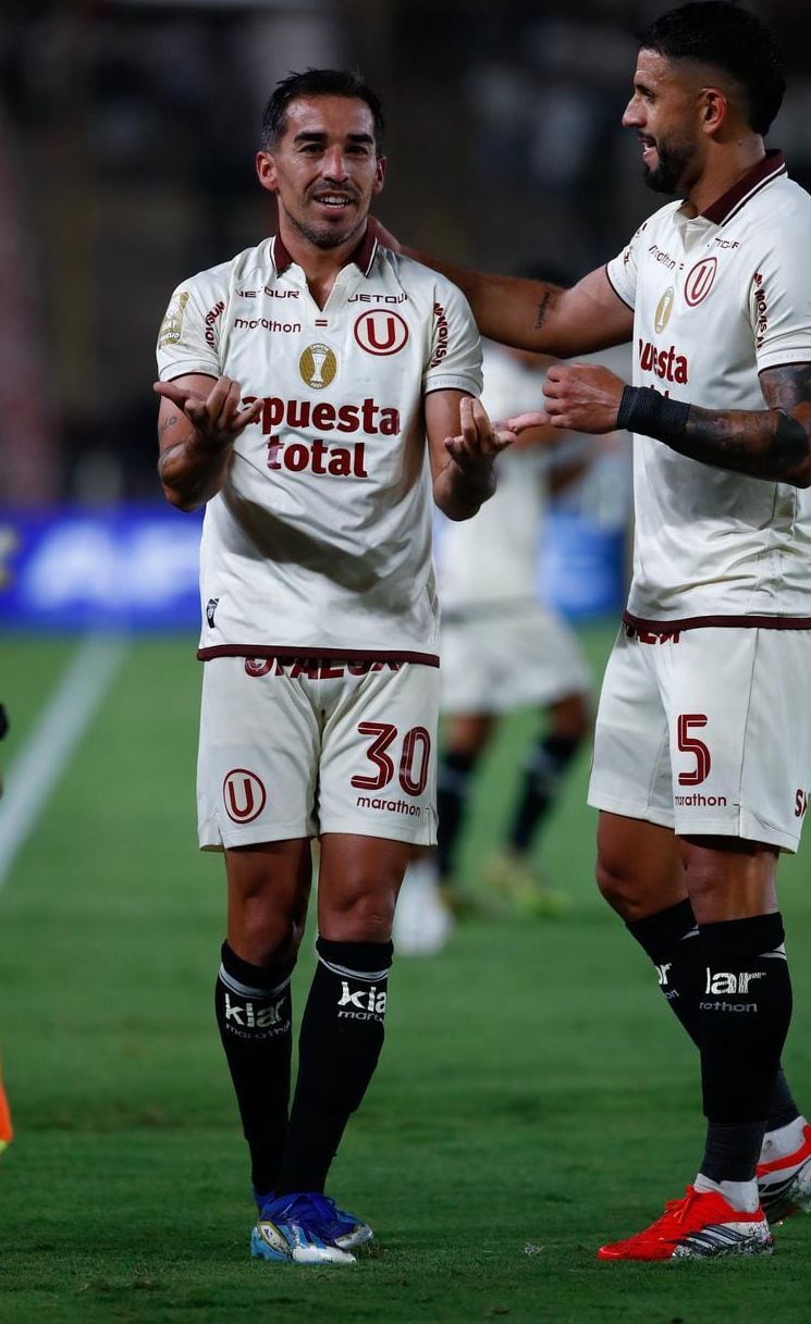 Alzugaray celebra el gol con el que Universitario vence a UTC en el Monumental | Foto: Fernando Sangama / El Comercio