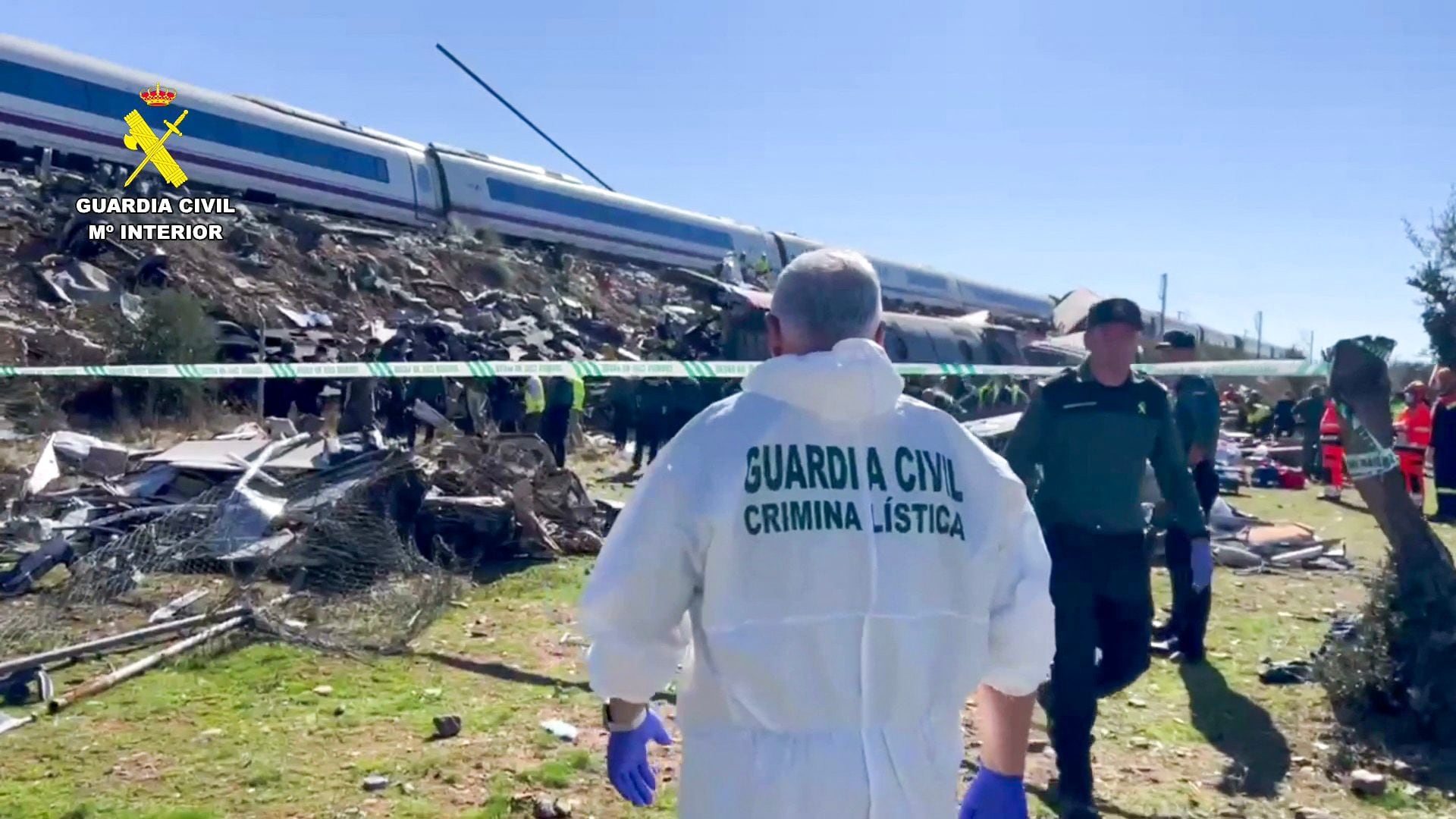La alta velocidad ferroviaria española (AVE) ha sufrido este año los dos accidentes con víctimas mortales de su historia, desde que comenzó a funcionar en 1992, con al menos 68 fallecidos en el siniestro de hoy en la localidad toledana de Urda, y 46 en el ocurrido en enero pasado en Adamuz, provincia de Córdoba.