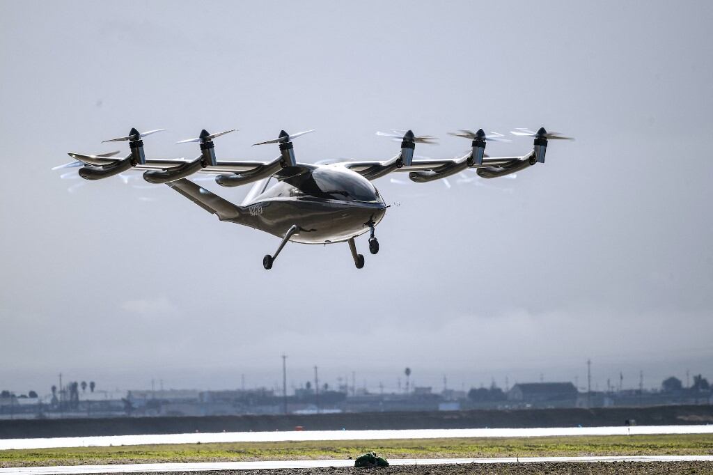 Así es el avión Maker eVTOL de la compañía Archer Aviation Inc., un avión eléctrico personal de demostración de despegue y aterrizaje vertical. (Foto: AFP)