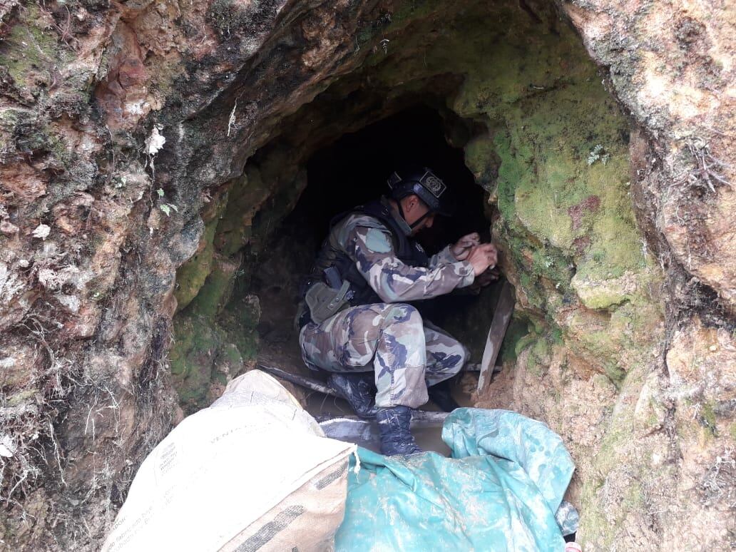 La minería ilegal se ha extendido por todo el Perú. En la foto un socavón utilizado por los mineros ilegales. Foto: El Comercio.