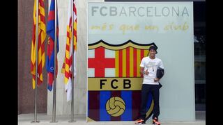 FOTOS: Neymar posó por primera vez con el escudo del Barcelona en las instalaciones del club