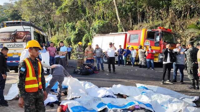 Al menos 17 muertos al chocar dos autobuses en una ruta de Honduras