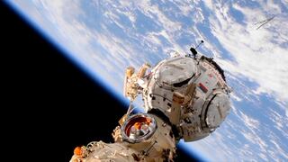 Cosmonautas realizan la primera caminata espacial del año | VIDEO