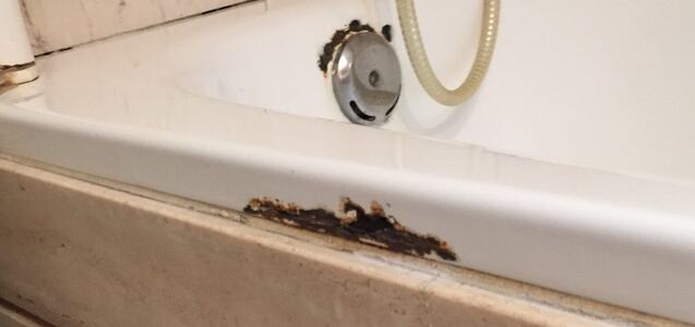 Cómo arreglar una bañera picada