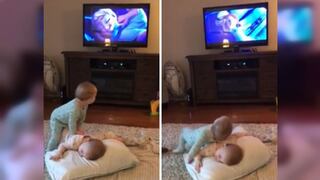2 bebes en tierna imitación de Elsa y Anna de "Frozen" [VIDEO]