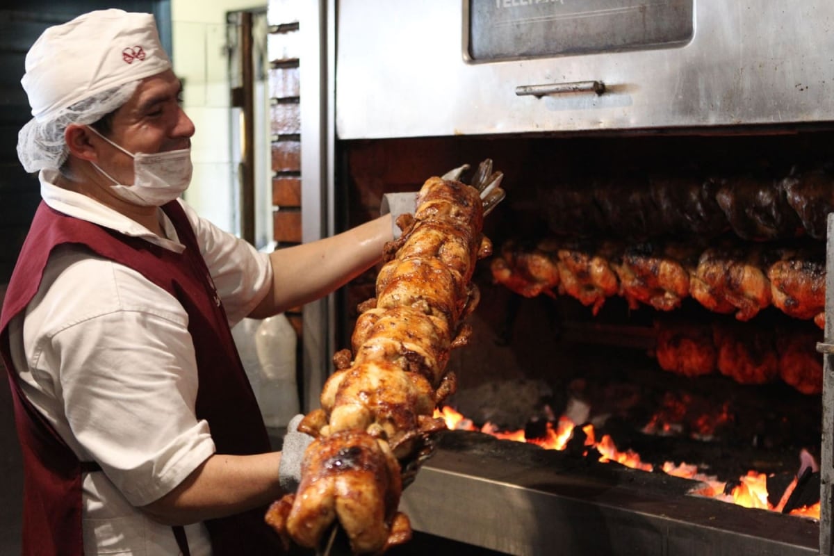 El tercer domingo de julio de cada año se celebrará el Día del Pollo a la Brasa. (Foto: Andina)