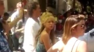 Shakira habla como española en Barranquilla y es criticada