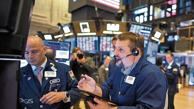 Wall Street abre en rojo, atento a los mercados europeos y a los movimientos de la Fed