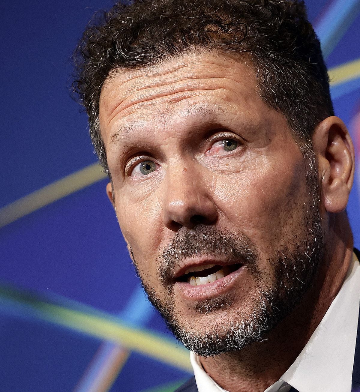 Diego Simeone: “Sabemos dónde estamos. Sabemos a quién nos vamos a enfrentar y sabemos el respeto que le tenemos, pero tenemos mucha ilusión. Necesitamos seguir adelante y no importa a quién tengamos enfrente. El camino es seguir adelante”.