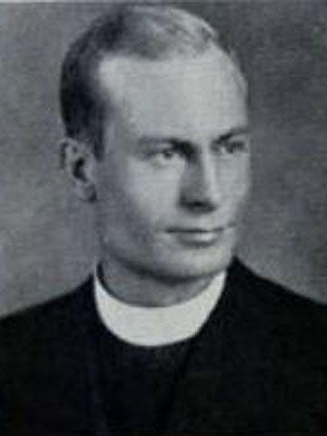 El sacerdote Raymond Bishop, de la Universidad de St. Louis, se interesó en el caso cuando habló con un primo de Roland que era uno de sus estudiantes. (UNIVERSIDAD DE ST LOUIS).