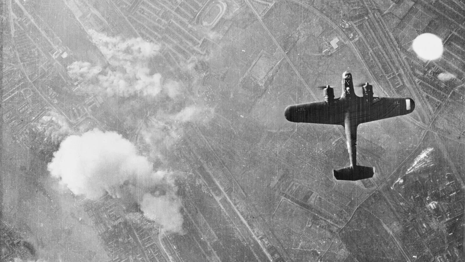 Las metanfetaminas que tomaban los pilotos alemanes de la Luftwaffe durante la Segunda Guerra Mundial eran muy parecidas a la droga ilegal y altamente adictiva que se conoce como metanfetamina de cristal. (GETTY IMAGES).