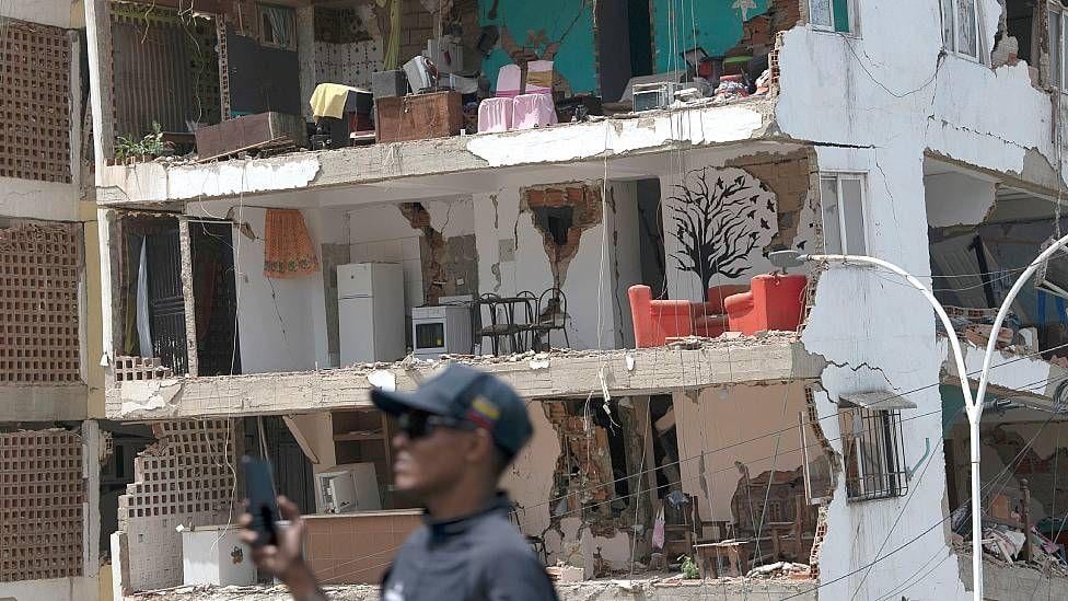 Cientos de edificios en Venezuela quedaron destrozados o colapsaron.