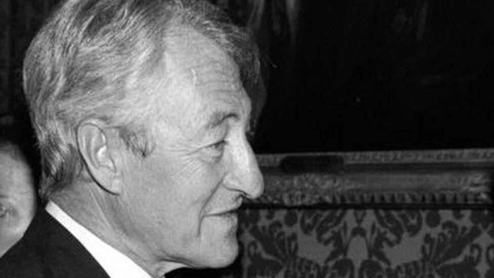 Grumbach fue redactor jefe de L' Express de 1956 a 1960 y se convirtió en editor en 1974. (GETTY IMAGES).