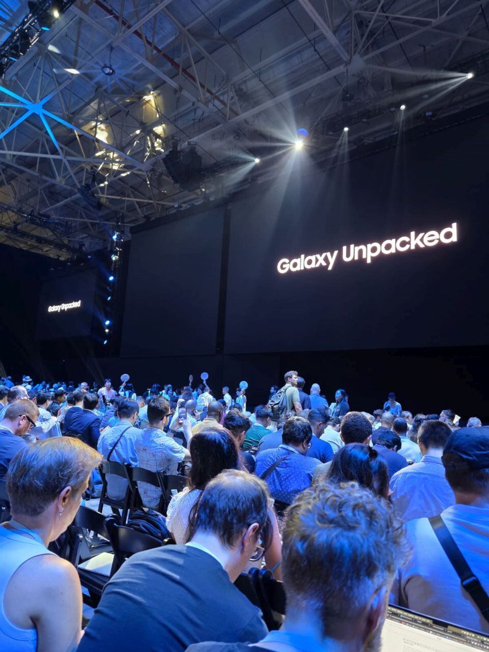 Aquí otra mirada al interior del evento. Solo faltan 20 minutos para su inicio. Foto: Diego Barrio de Mendoza.