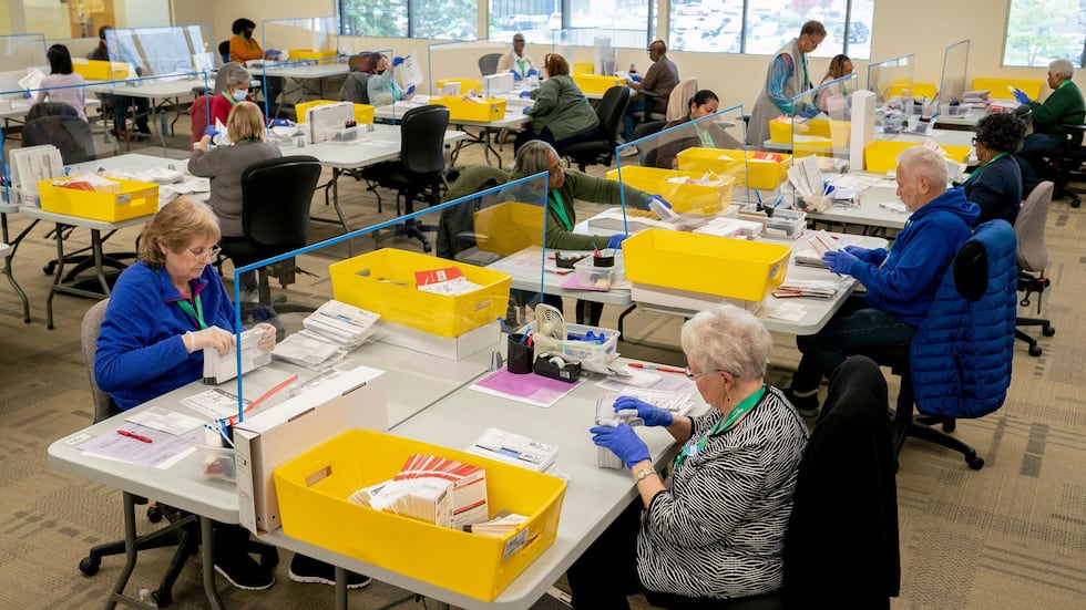 Cada estado procesa de manera diferente el recuento de los votos por correo.