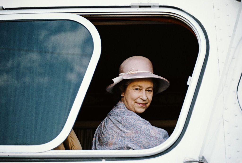 La reina Isabel II, que visitó Acapulco en 1983, está entre las grandes personalidades que visitaron en el puerto. (GETTY IMAGES).