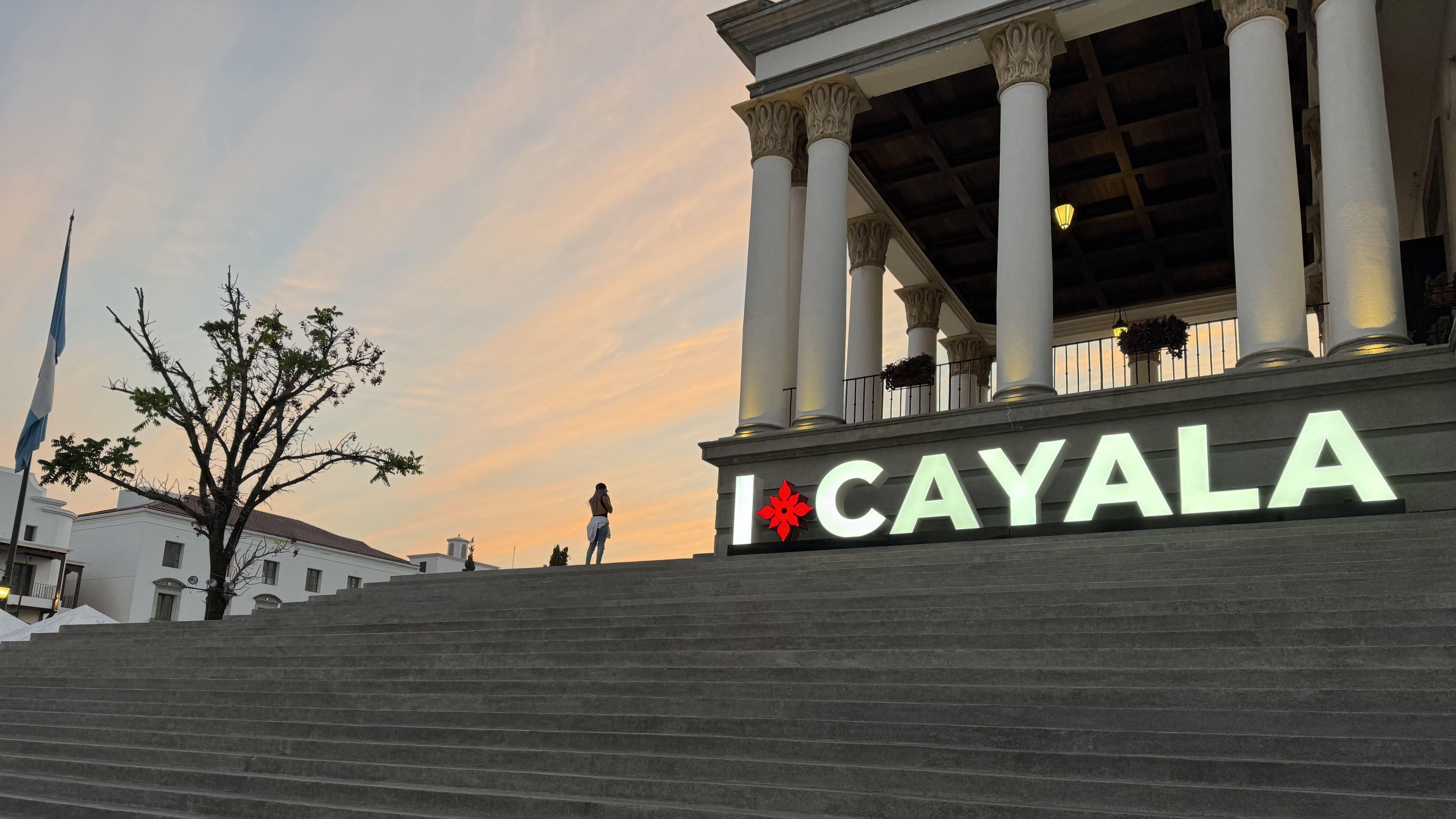 For critics, Cayalá deepens inequalities. 
