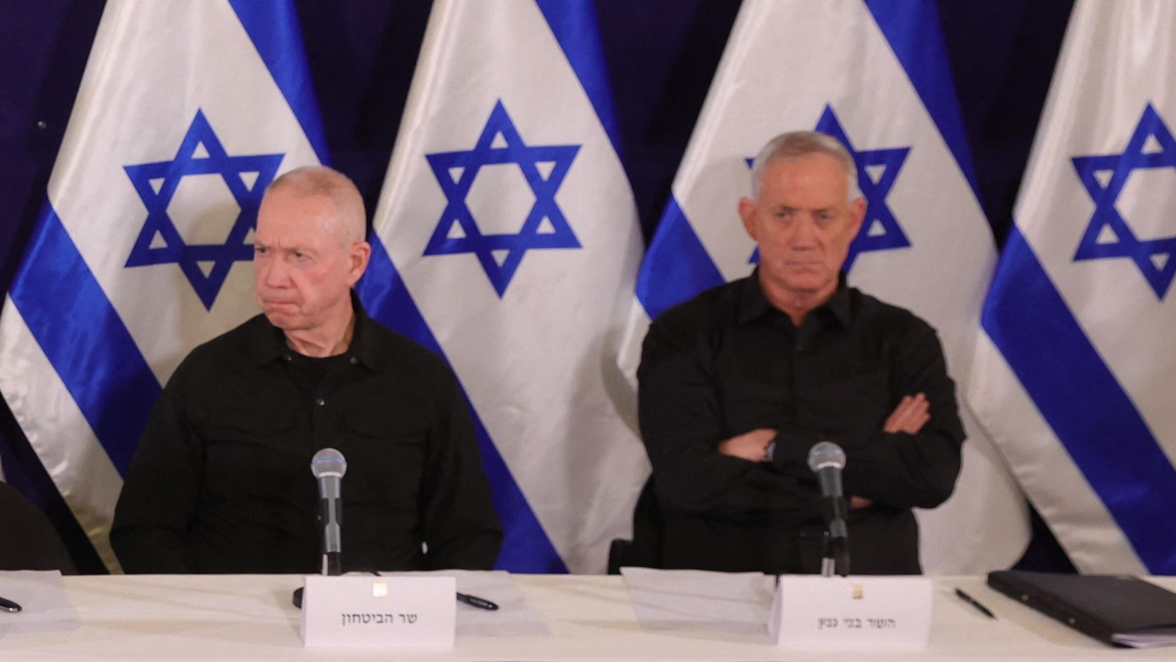 Yoav Gallant y Benny Gantz, miembros junto a Netanyahu del gabinete de guerra de Israel, han criticado a Netanyahu por no tener un plan para Gaza cuando termine el conflicto. (GETTY IMAGES).