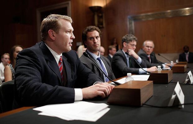 Nowinski ha testificado ante el Congreso de EE.UU. abogando por posturas más severas en la defensa de los deportistas en riesgo de golpes a la cabeza