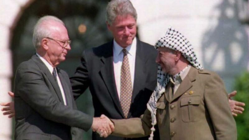 Los Acuerdos de Oslo, firmados en 1993, fueron el primer tratado de paz entre Israel y los palestinos. (GETTY IMAGES).