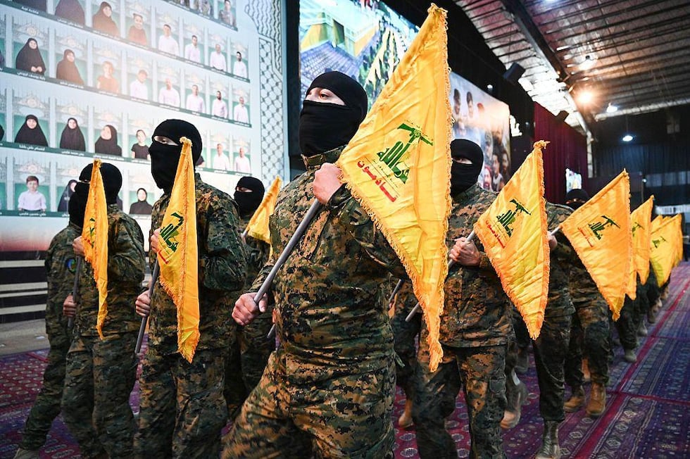 Partidarios de Hezbolá durante un discurso del secretario general de la organización, Naim Qassem, en septiembre de 2025.