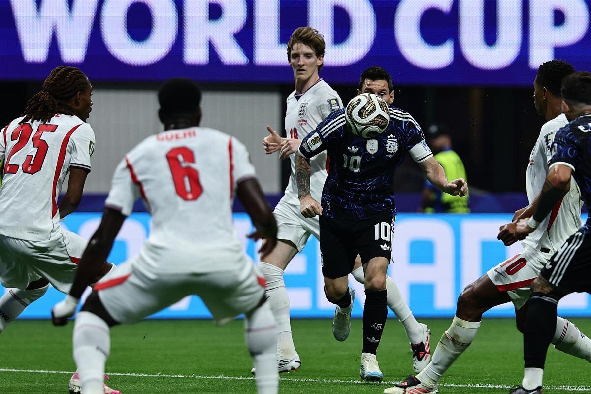 Argentina e Inglaterra se enfrentan en un partido caliente por el pase a la final del Mundial 2026 | Foto: EFE/EPA/RONALD WITTEK