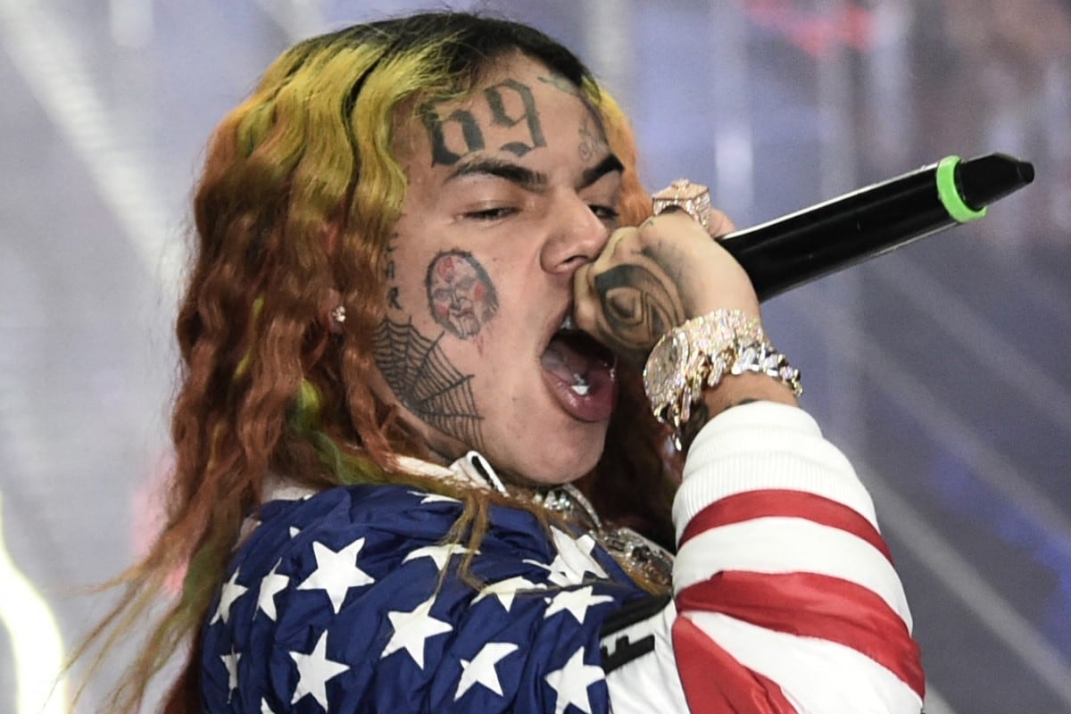 Tekashi 6ix9ine es de madre mexicana y padre de puertorriqueño. Él nació en Nueva York, Estados Unidos (Foto: AFP)
