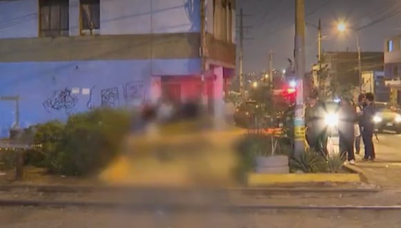 El violento choque ocurrió en el cruce de la avenida Nicolás Dueñas con la calle Meiggs, en el límite entre el Cercado de Lima y San Martín de Porres. Foto: captura América Noticias